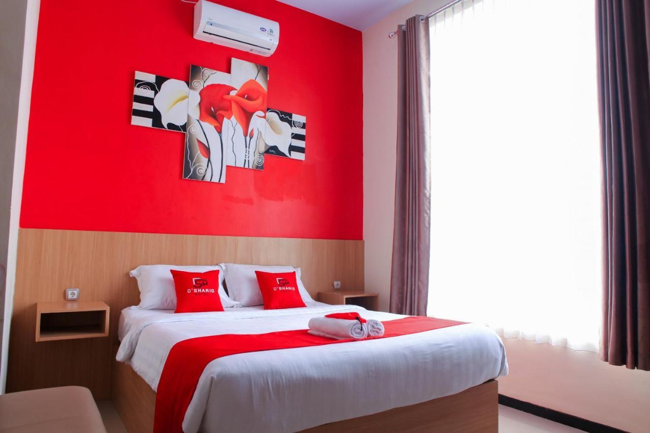 D'Shario Hotel Kepanjen Malang Buitenkant foto