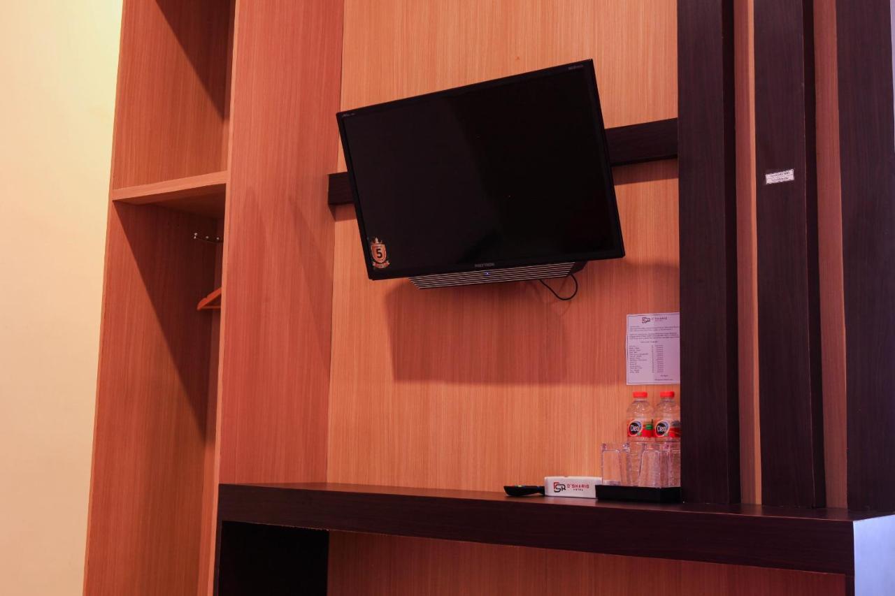 D'Shario Hotel Kepanjen Malang Buitenkant foto