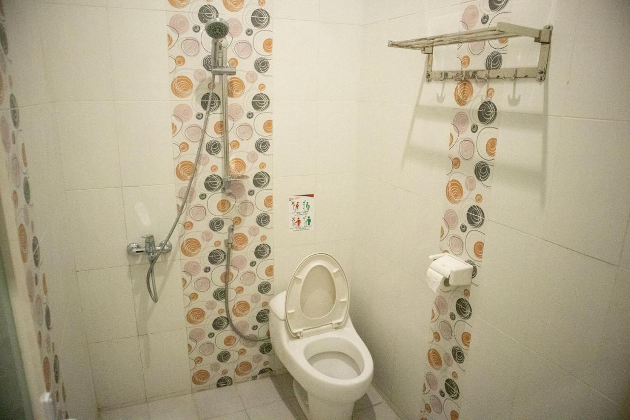 D'Shario Hotel Kepanjen Malang Buitenkant foto
